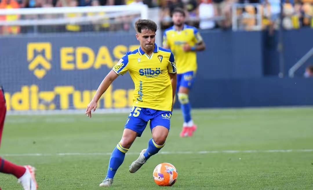 海港官宣在即！武磊西甲前队友即将加盟，曾因不给武磊传球被球迷骂